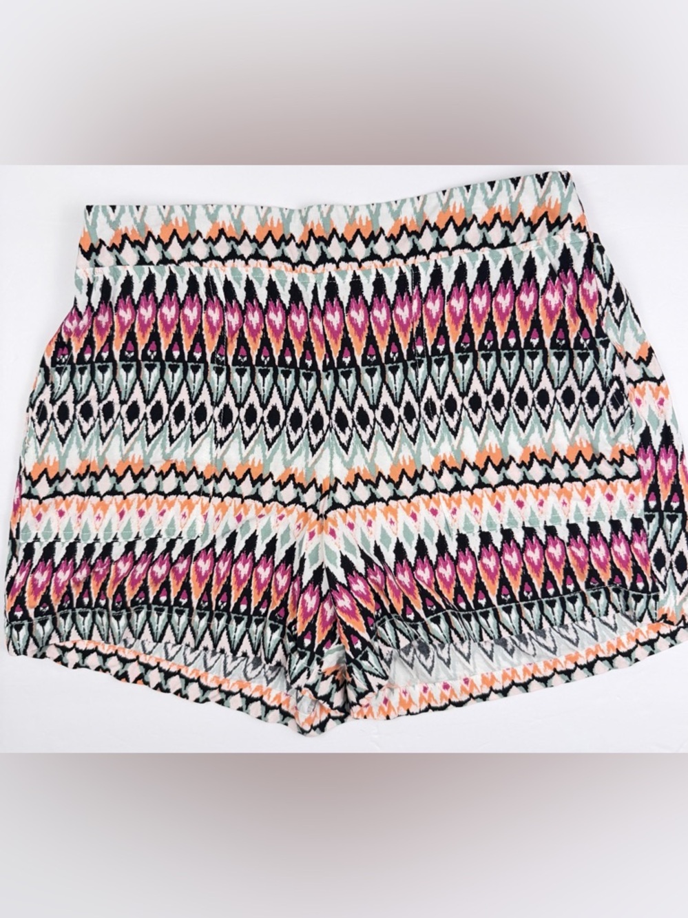 Wild Fox Printed Aztec Knit High-Waist Women's Shorts - Pink/Black/White